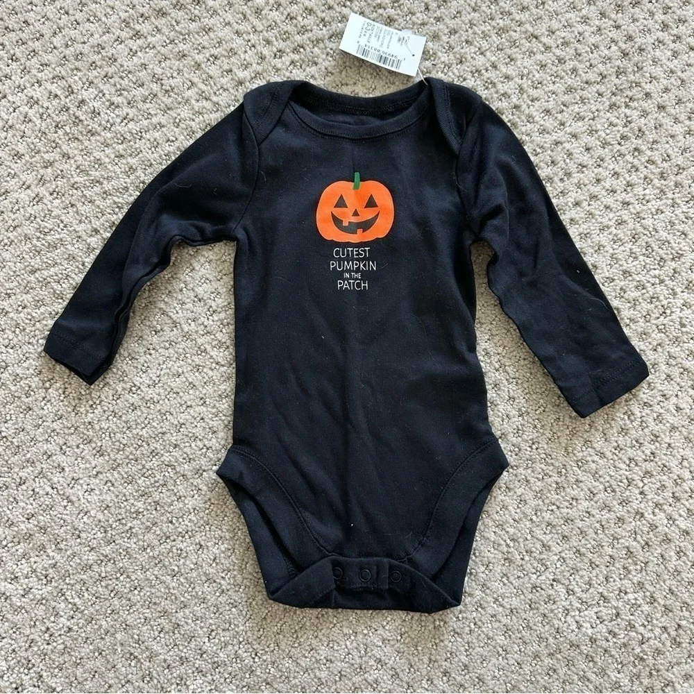 NWT Halloween Long Sleeve Onesie & Pajama Bundle 0-3 Months